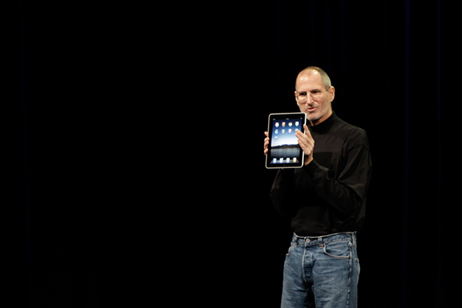 Steve Jobs with the Apple Ipad Computer